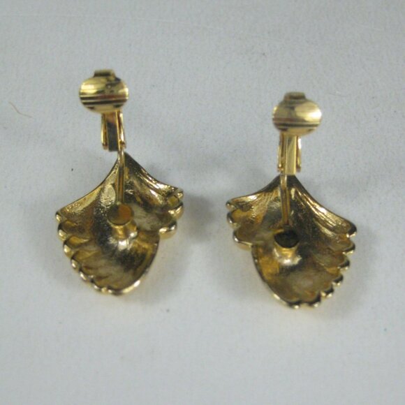 Gold Tone Clip On Earrings Leaf Design Scalloped Edges Vintage 1980 - Picture 3 of 7